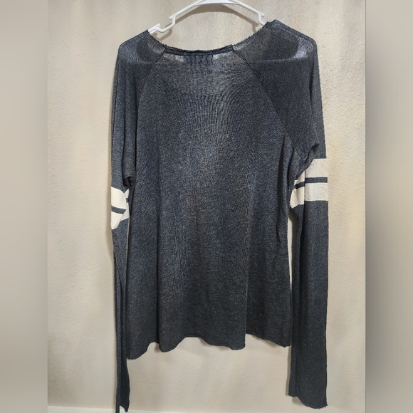 Wildfox Long Sleeve Tshirt Size Medium - Picture 7 of 8